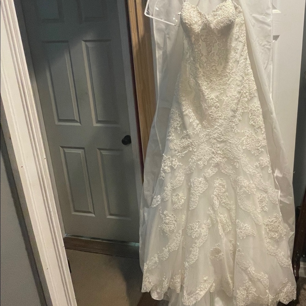 Essense of Australia Wedding Dress